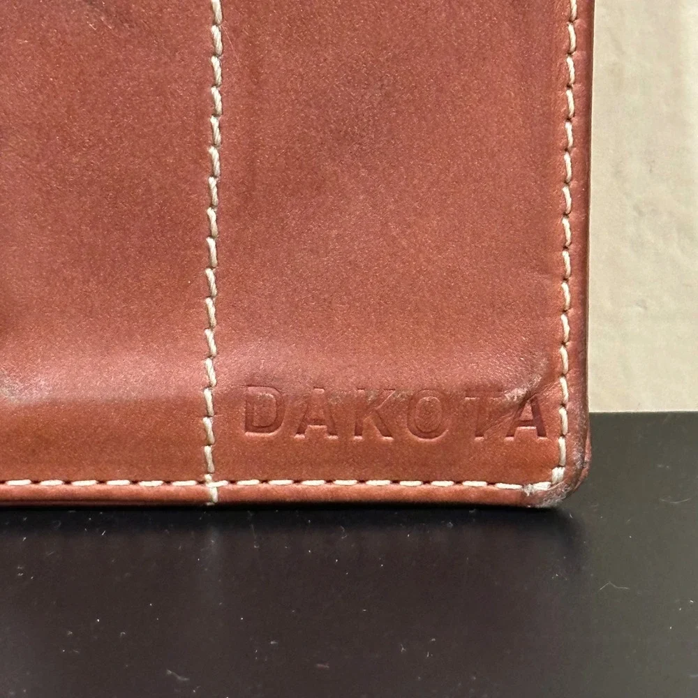 Dakota Mens Brown Leather Card Holder Wallet with Money Clip Bottle Opener